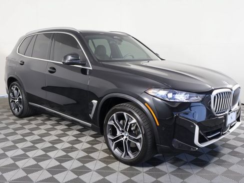 Used 2025 BMW X5 xDrive40i w/ Premium Package AWD/4WD image 3