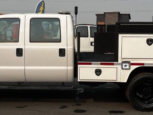 Used 2012 Ford F550 4x4 Crew Cab Super Duty w/ Payload Upgrade Pkg image 8