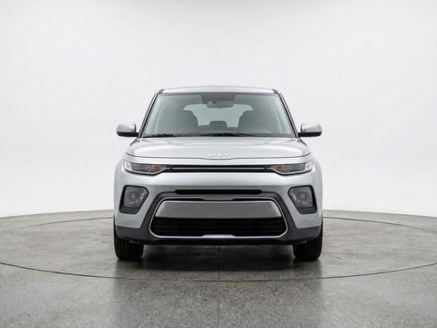 Used 2025 Kia Soul LX w/ LX Technology Package image 2