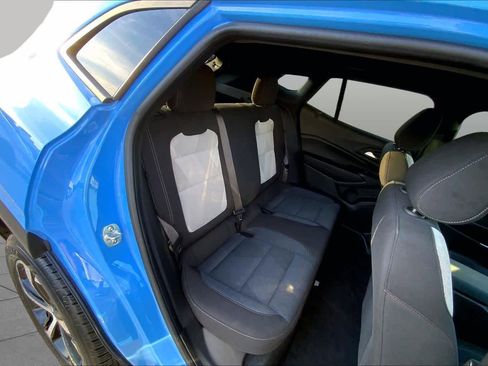 Used 2024 Chevrolet Trax RS w/ Driver Confidence Package FWD image 19