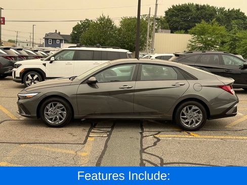 Used 2026 Hyundai Elantra Hybrid FWD image 2