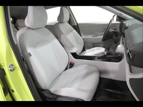Certified 2024 Hyundai Kona SEL AWD/4WD image 17