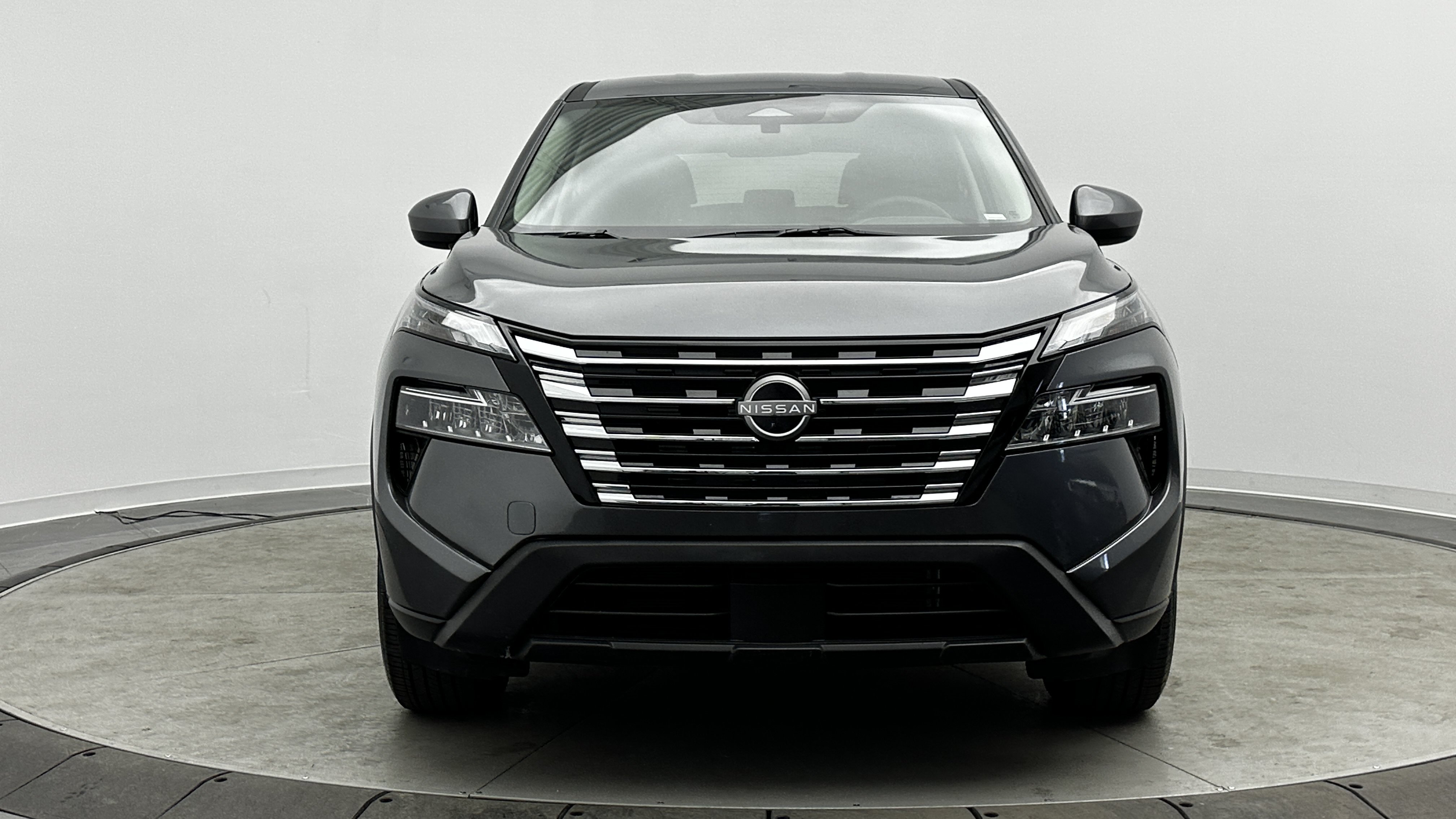 Used 2026 Nissan Rogue SV AWD/4WD image 2