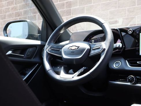 Used 2025 Chevrolet Equinox LT FWD image 38