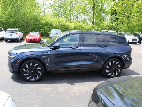 Used 2024 Lincoln Nautilus Reserve w/ Equipment Group 202A AWD/4WD image 8