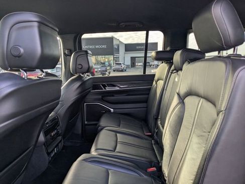 Used 2022 Jeep Wagoneer Series III image 13