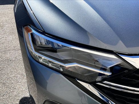 Certified 2024 Volkswagen Jetta SE w/ Panoramic Sunroof Package image 27