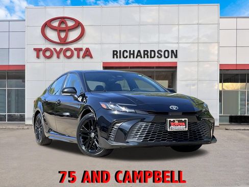 Used 2025 Toyota Camry SE FWD image 1