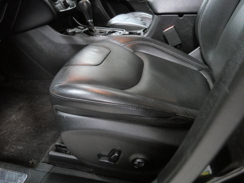 Used 2019 Jeep Cherokee Limited image 20