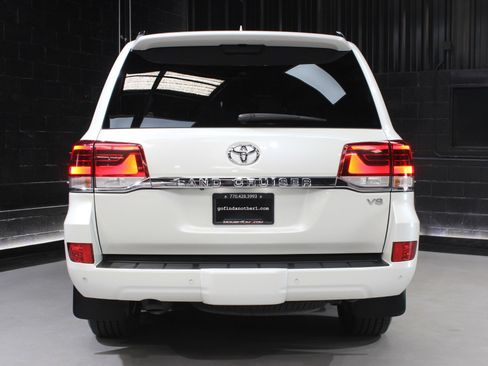 Used 2019 Toyota Land Cruiser w/ Four Season Floor Mat Package image 13