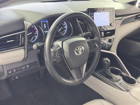 Used 2022 Toyota Camry SE FWD image 11