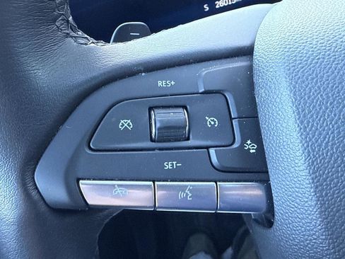 Used 2025 Cadillac XT4 Premium Luxury image 19