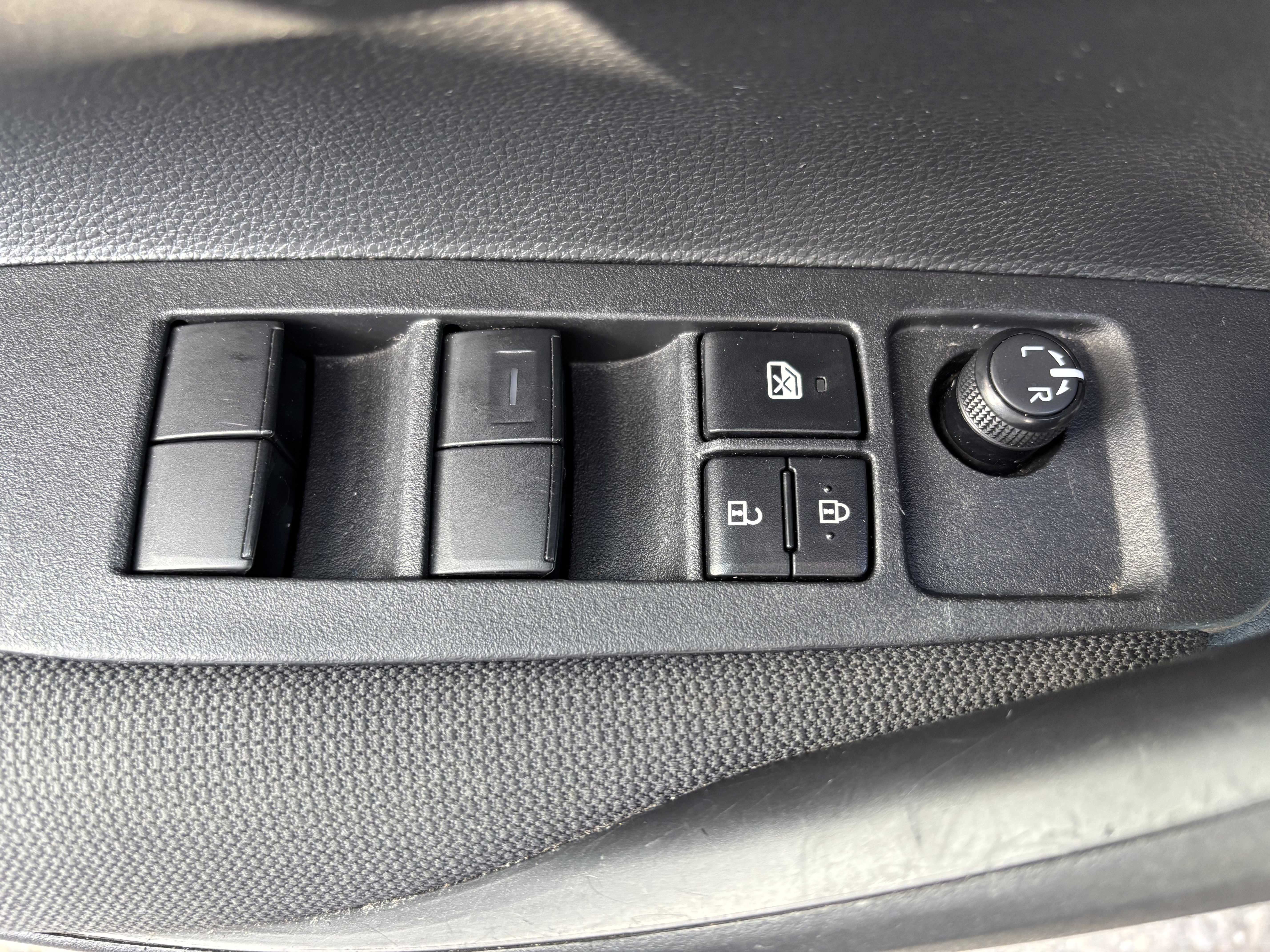 Used 2025 Toyota Corolla LE FWD image 17
