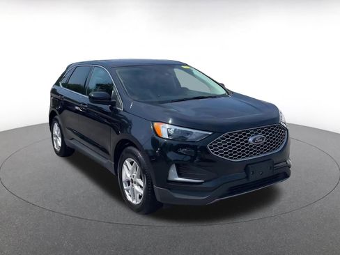 Used 2023 Ford Edge SEL image 2