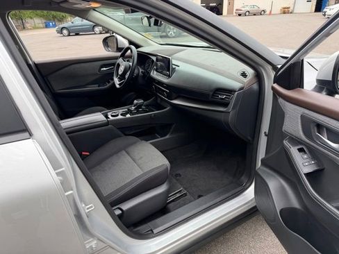 Used 2023 Nissan Rogue SV AWD/4WD image 22