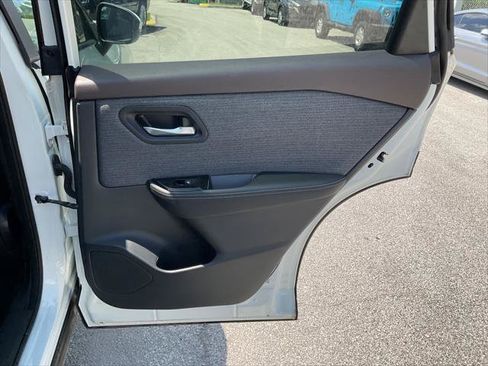 Used 2022 Nissan Rogue SV FWD image 26