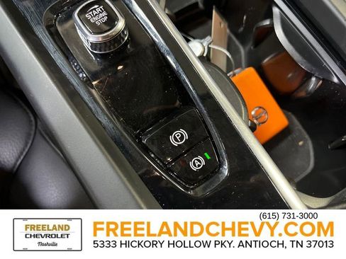 Used 2023 Volvo XC60 B5 Plus image 17