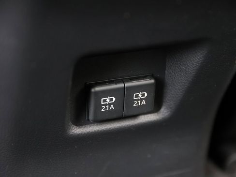 Used 2021 Toyota RAV4 XLE Premium image 22