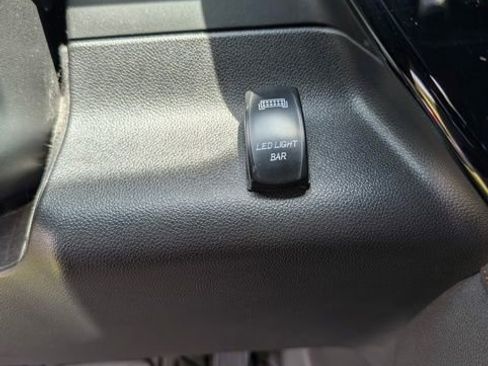 Used 2025 GMC Sierra 1500 AT4 w/ AT4 Premium Package AWD/4WD image 8