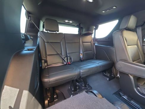 Used 2022 Chevrolet Tahoe Z71 w/ Luxury Package AWD/4WD image 28