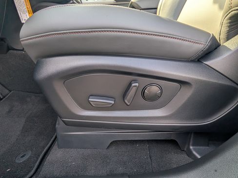 New 2025 Ford Explorer Active w/ Active Comfort Package image 18