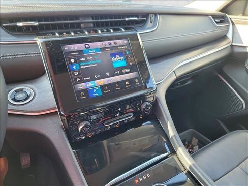 Used 2022 Jeep Grand Cherokee Limited AWD/4WD image 19