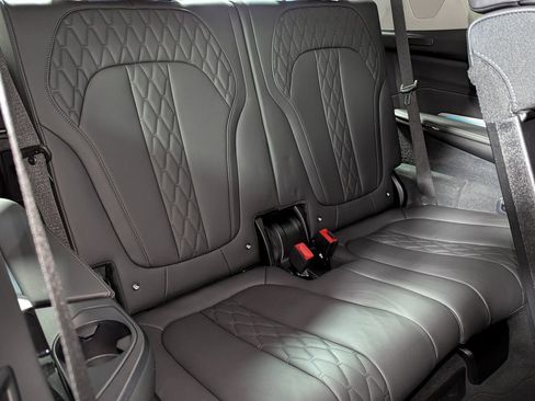 Used 2023 BMW X7 xDrive40i image 41