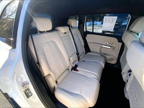 Used 2025 Mercedes-Benz GLB 250 4MATIC image 15