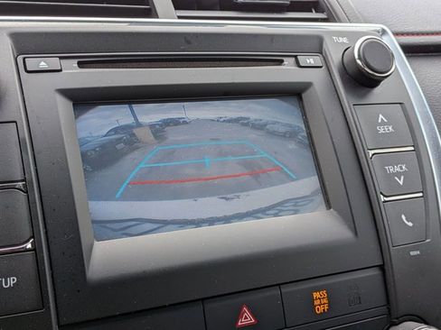 Used 2016 Toyota Camry SE w/ Moonroof Package image 12