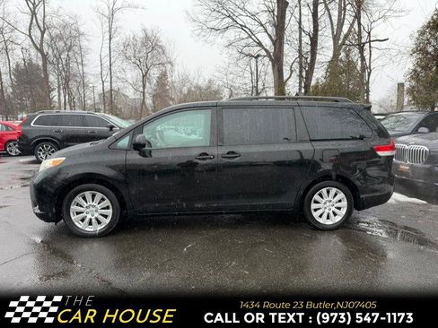 Used 2013 Toyota Sienna XLE image 7