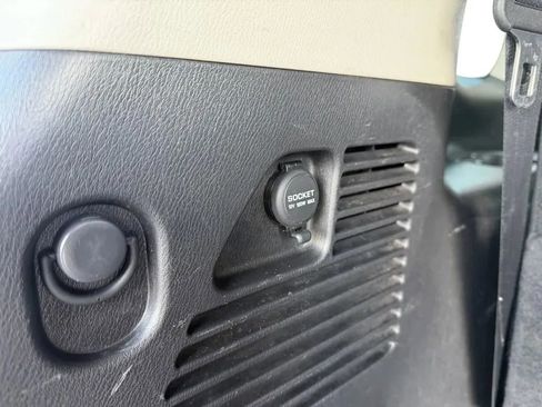 Used 2023 Nissan Armada SL w/ Captain's Chairs Package image 34