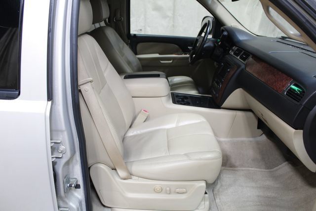 Used 2007 Chevrolet Suburban LT w/ LT Preferred Equipment Group AWD/4WD image 16