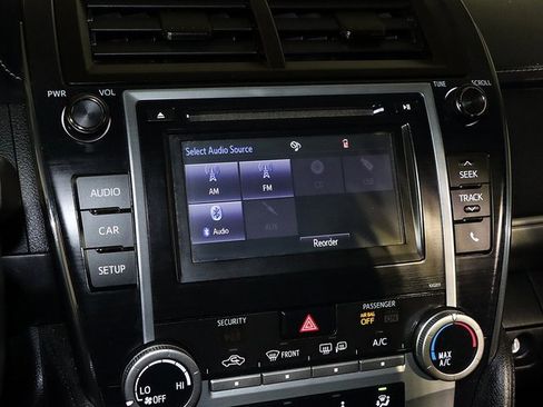 Used 2014 Toyota Camry SE image 17