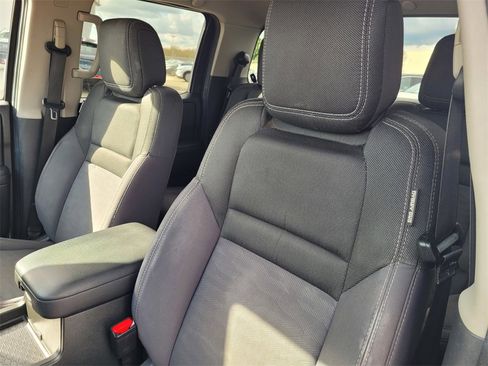 Used 2023 Nissan Frontier SV image 12