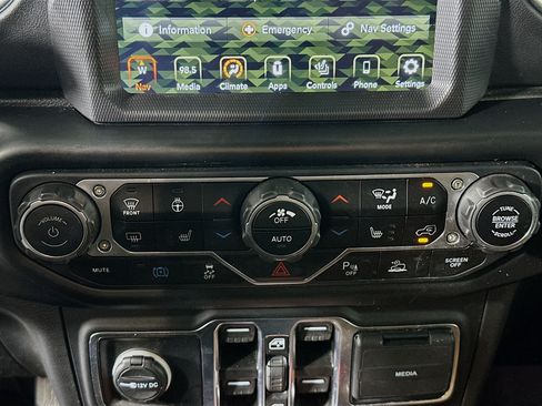 Used 2023 Jeep Wrangler Unlimited Sahara w/ Cold Weather Group AWD/4WD image 24