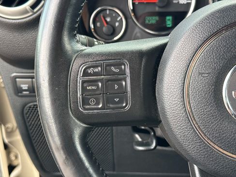 Used 2017 Jeep Wrangler Unlimited Rubicon w/ Connectivity Group AWD/4WD image 30