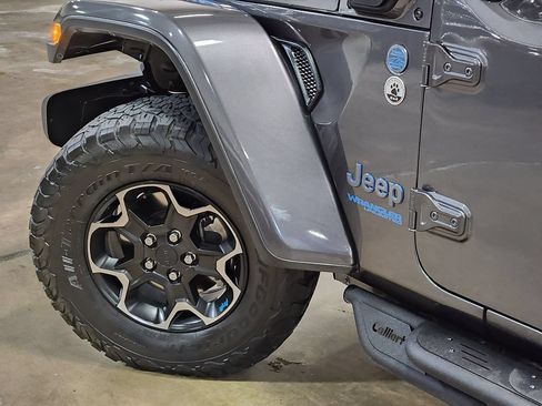 Used 2022 Jeep Wrangler Unlimited Rubicon 4xe w/ Cold Weather Group AWD/4WD image 23