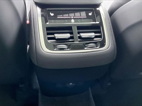 New 2026 Volvo XC90 B5 Plus image 16