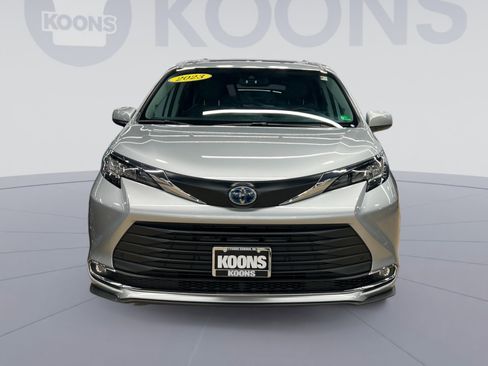 Used 2023 Toyota Sienna XLE image 8