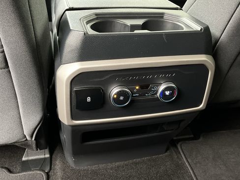 Used 2022 Ford Expedition XLT image 13