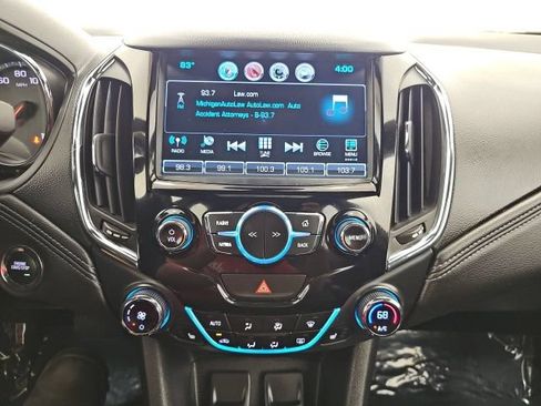 Used 2017 Chevrolet Cruze Premier FWD image 23