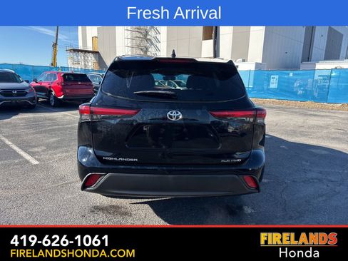 Used 2021 Toyota Highlander XLE image 4