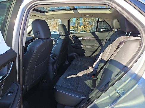 Used 2023 Buick Envision Avenir image 10