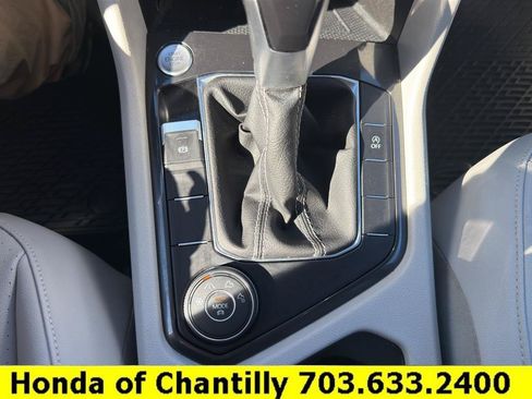 Used 2022 Volkswagen Tiguan SE AWD/4WD image 16