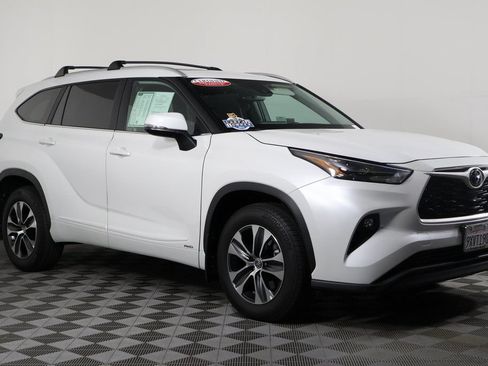 Used 2026 Toyota Highlander XLE AWD/4WD image 3