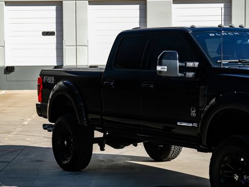 Used 2022 Ford F250 Lariat w/ Black Appearance Package image 21