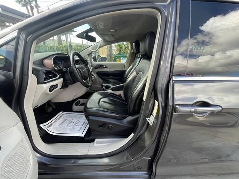 Used 2020 Chrysler Voyager Lxi FWD image 5