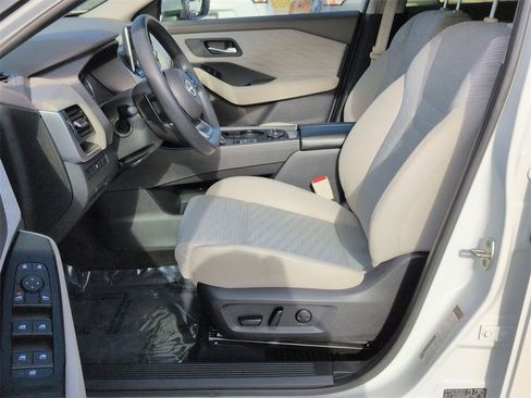 Used 2023 Nissan Rogue SV image 14