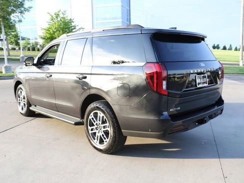 Used 2025 Ford Expedition Active AWD/4WD image 5