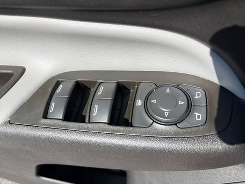 Used 2023 Chevrolet Equinox LS w/ Driver Confidence II Package AWD/4WD image 10